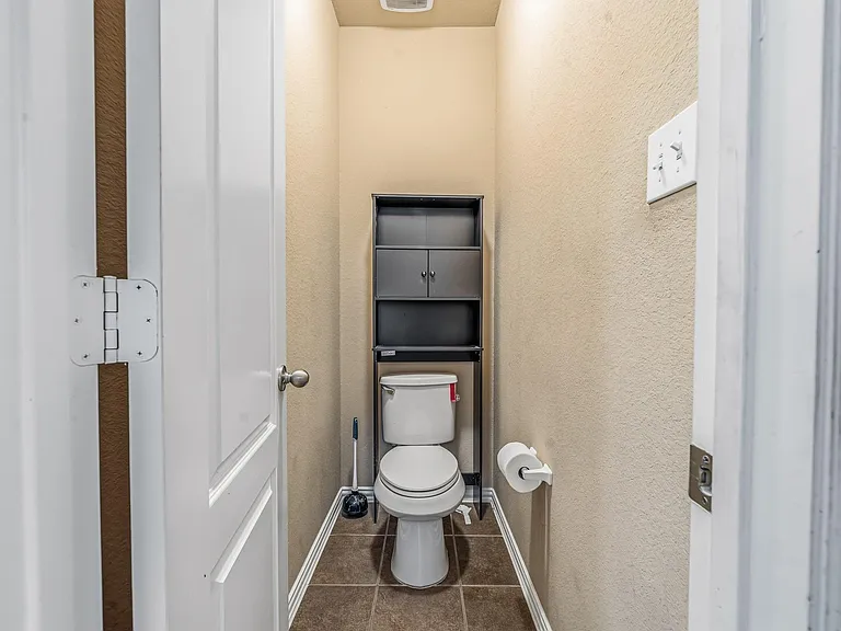 2403 Summers Glen Ct — Photo 28