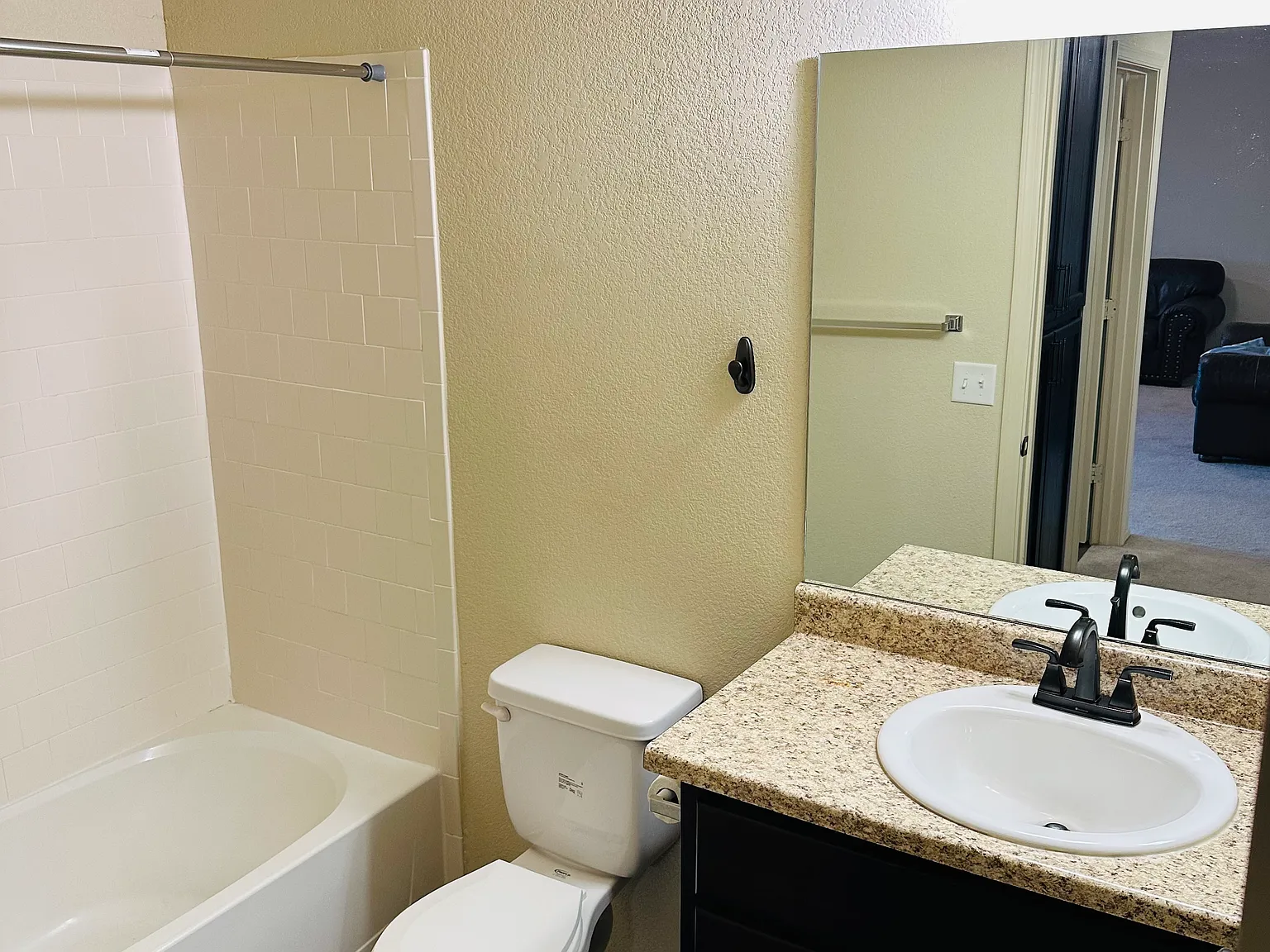 3 bed, $1,800 — Photo 3