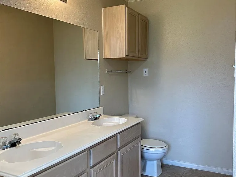 2306 Old Oak Ln — Photo 9