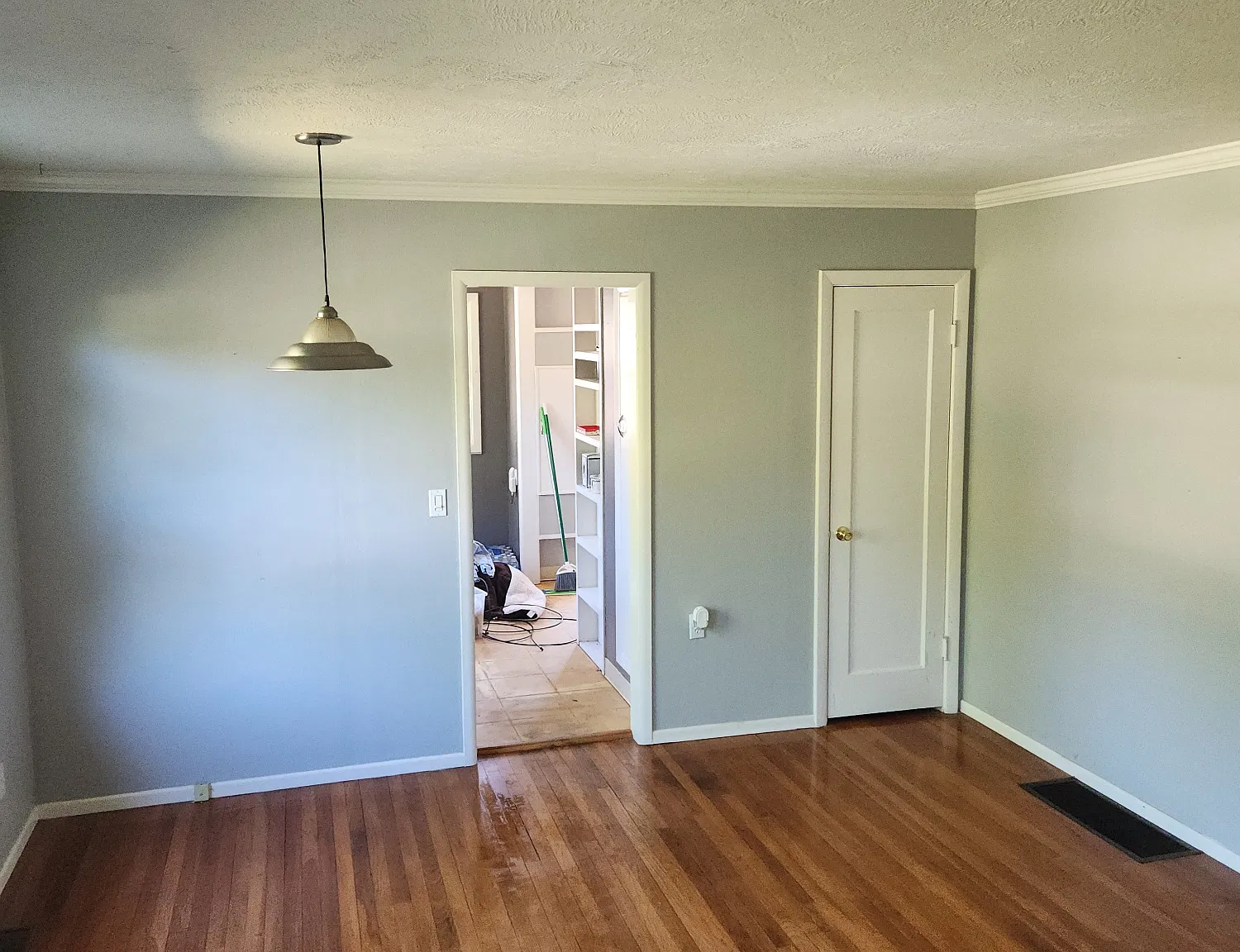 2 bed, 884 sqft, $2,500 — Photo 2