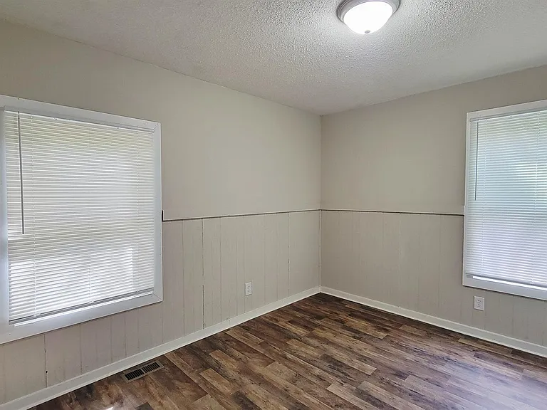 1306 Ragan Ave — Photo 4