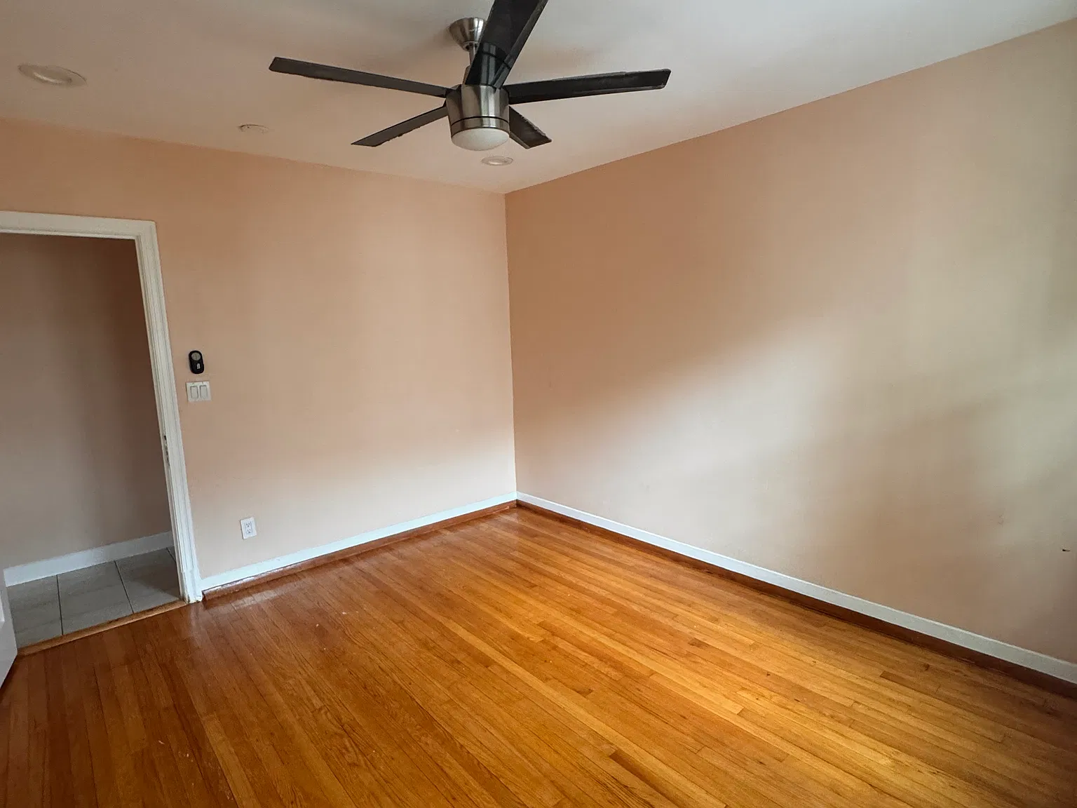 2 bed, 950 sqft, $1,750 — Photo 3