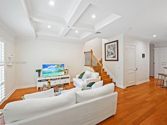 4th image of 400 NE 69th Cir