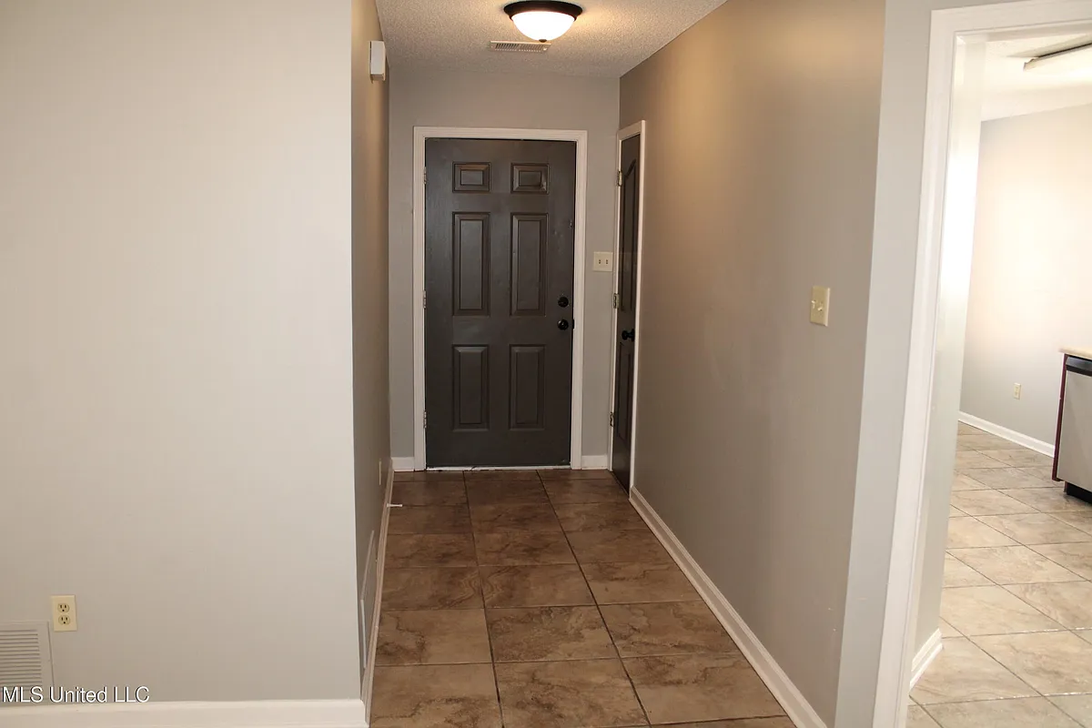 Building Photo - 6849 Dogwood Mnr W