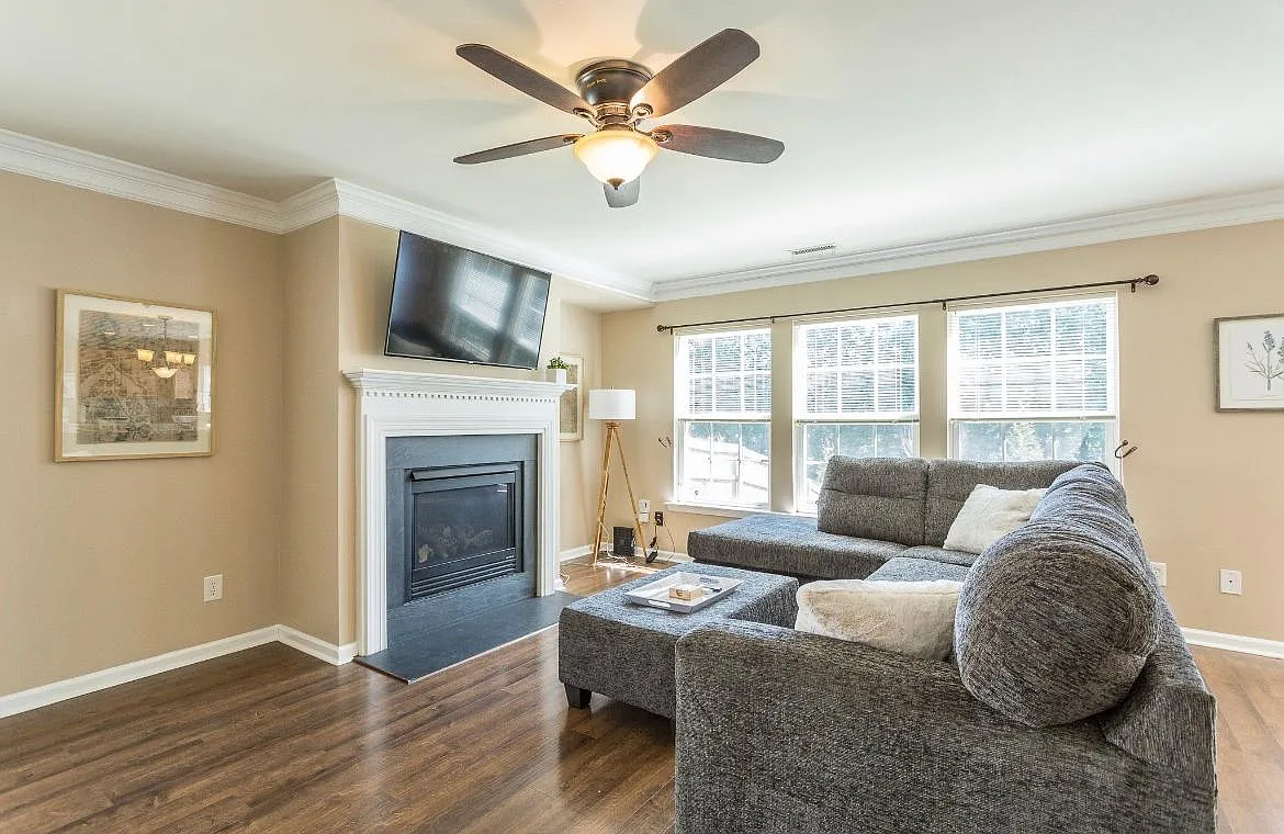 160 Solheim Ln — Photo 2