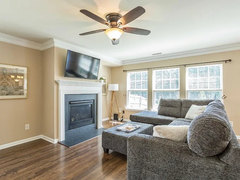 160 Solheim Ln — Photo 2