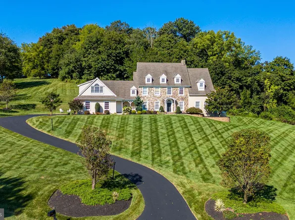 3 Wyndemere Lake Dr, Chester Springs, PA 19425