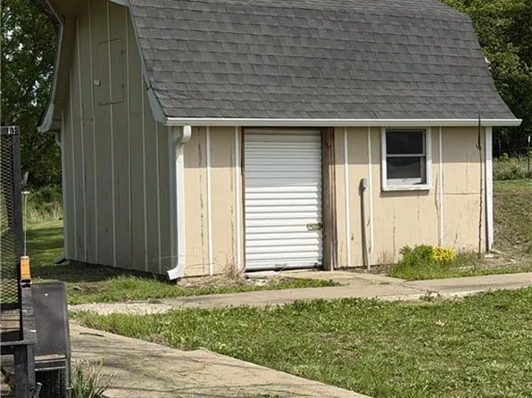 805 Lake Viking Ter, Altamont, MO 64620