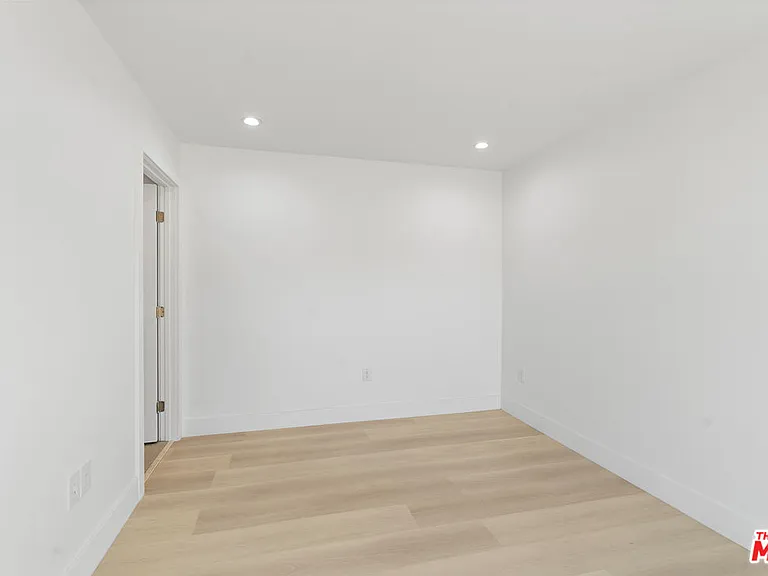 10963 Calvert St #1/2 — Photo 14