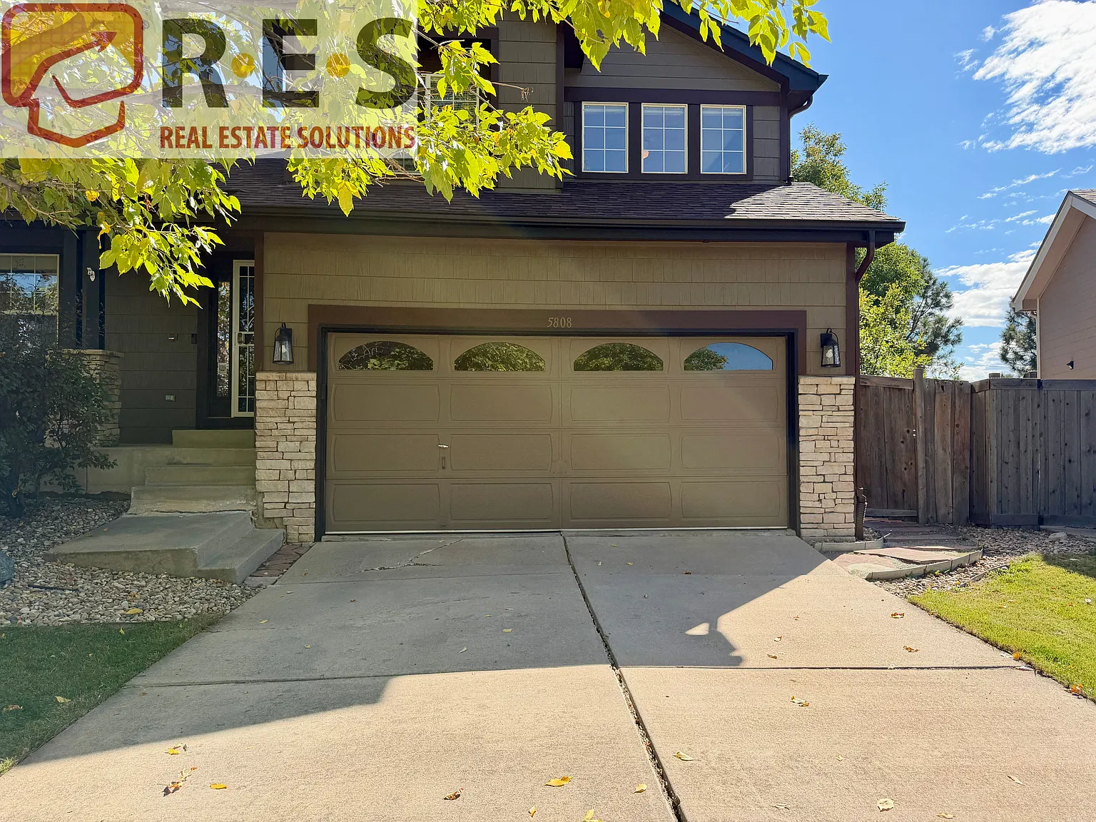 3 bed, 2.5 bath, 1994 sqft, $2,949 — Photo 1