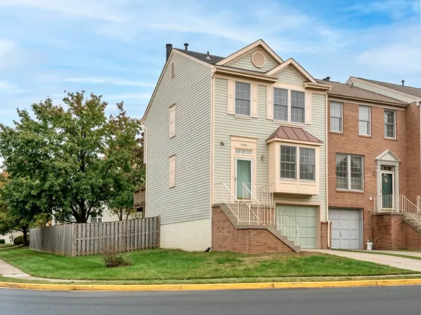 21950 Greentree Ter, Sterling, VA 20164