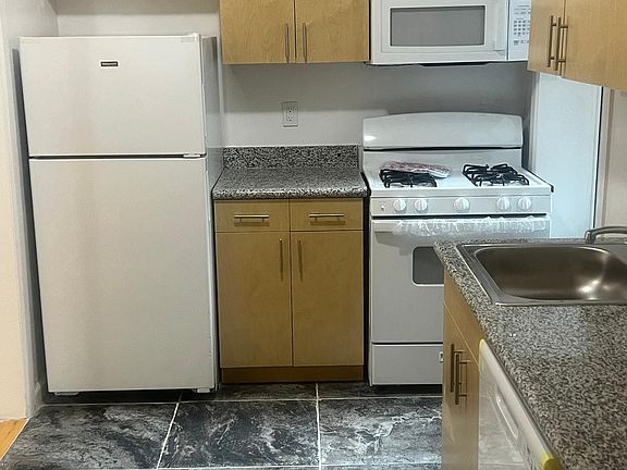 2nd image of 534 W 178th St APT 34