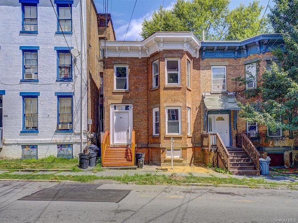 1st image of 216A Dubois St