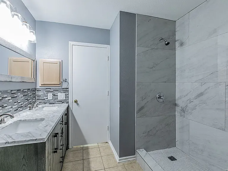 5835 Midcrown Dr — Photo 18