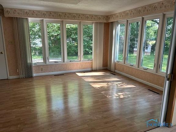 4th image of 600 Pleasantwood Ave