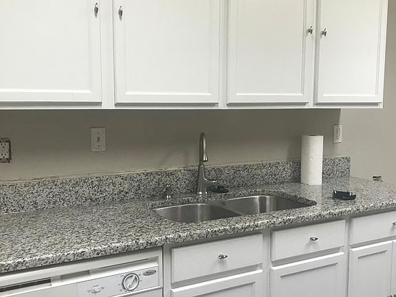 5th image of 1011 Cambridge Dr