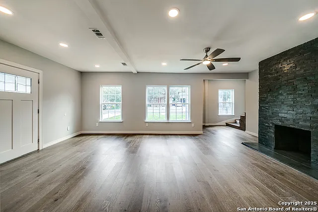811 W Kings Hwy — Photo 17