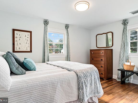5th image of 706 Victoria Dr
