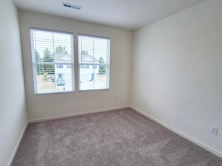 2425 Brookville Dr #B — Photo 17