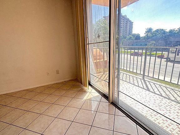 3rd image of 1465 NE 123rd St APT 212