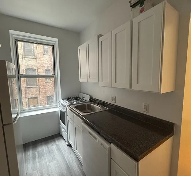 517 W 111th St #2H — Photo 1