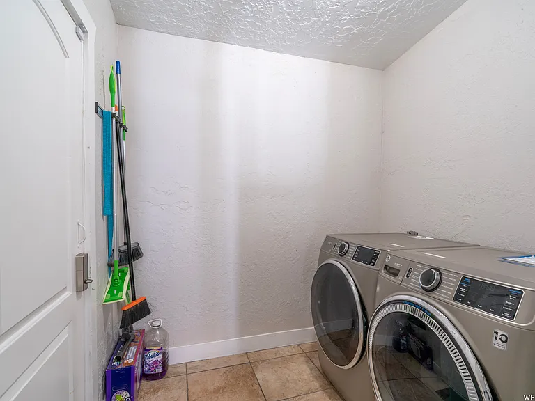 147 E Wentworth Ave — Photo 2