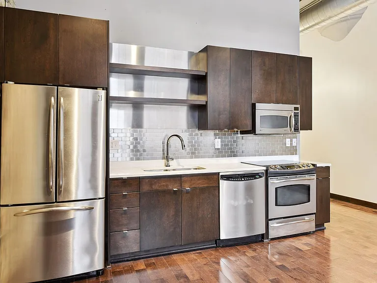 618 Washington Ave N #200 — Photo 12