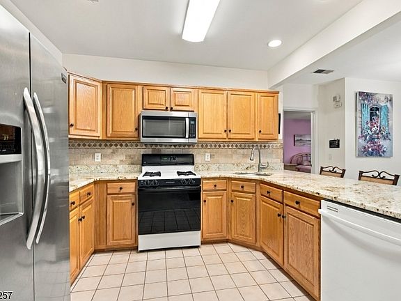 4th image of 1212 Bush Cir
