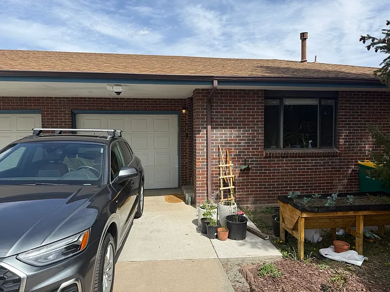 893 Vivian St — Photo 9