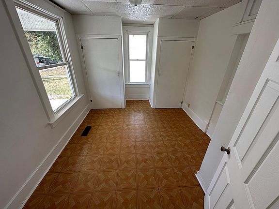 2nd image of 804 W Schwartz St