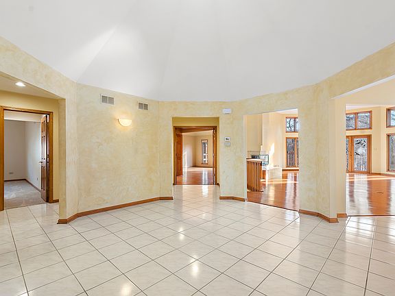 4th image of 6013 Andres Ave