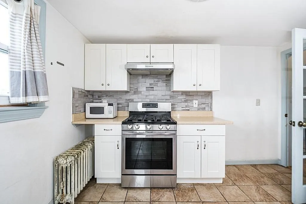 4 bed, 1400 sqft, $3,550 — Photo 3
