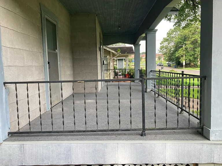 421 Rutherford St — Photo 4