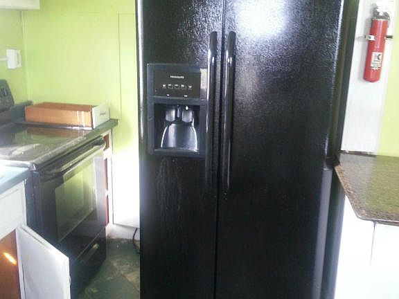 4th image of 943 Morehead Ave SE