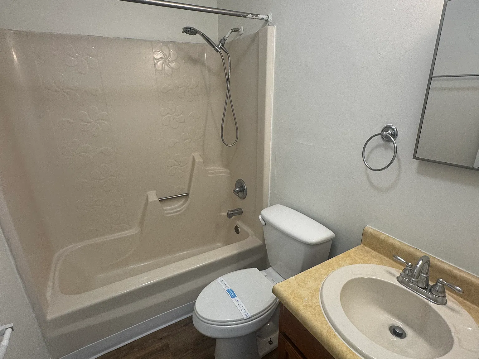 2 bed, 1.5 bath, 1000 sqft, $1,150 — Photo 4