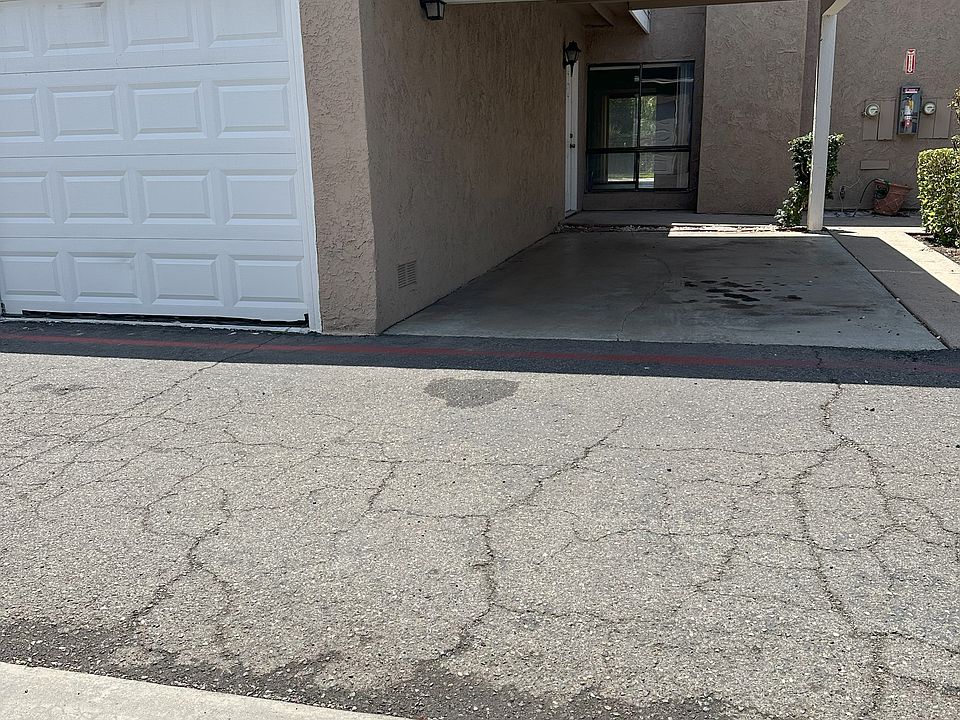 Front of 44610 La Paz Rd. Townhouse