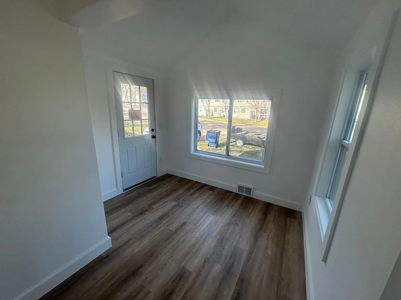 2 bed, 700 sqft, $1,100 — Photo 4
