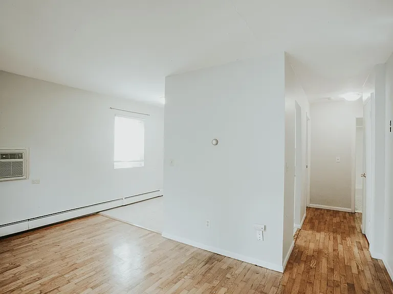 2212 Bryant Ave S — Photo 12