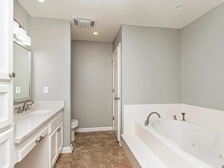 13333 Parwood Ave — Photo 11