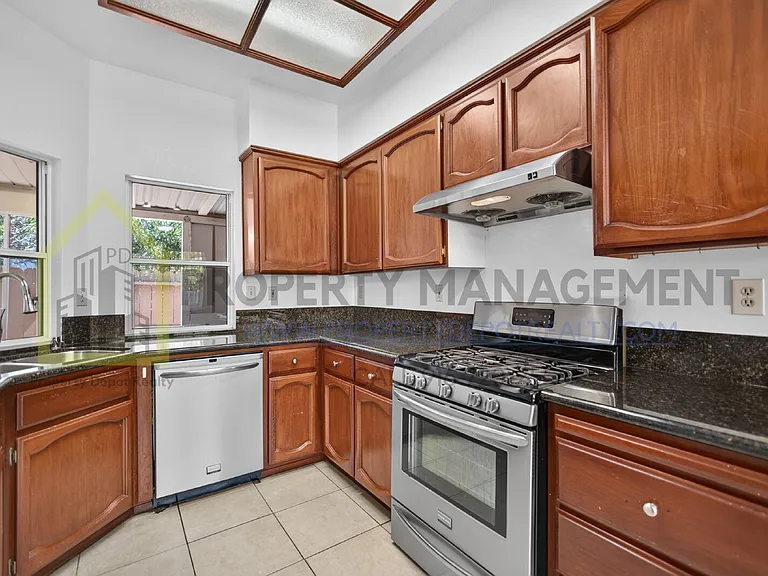 8072 Bothwell Dr — Photo 11