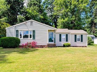 109 Fairlawn St, Bristol, CT 06010