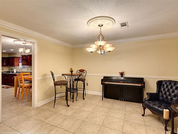 4th image of 1501 Robert E Lee Blvd