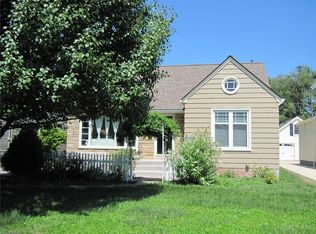 30628 Maple Dr, Bay Village, OH 44140