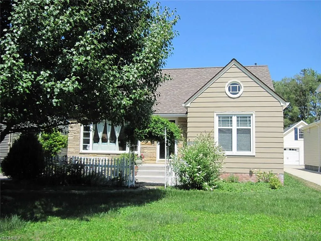 30628 Maple Dr photo 1