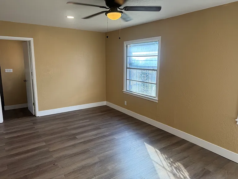 5525 Anderson St — Photo 11