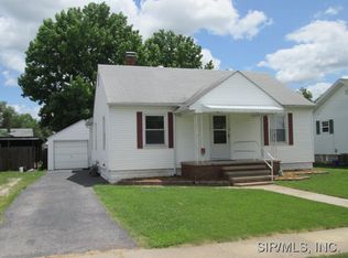 517 N 1st St, Wood River, IL 62095