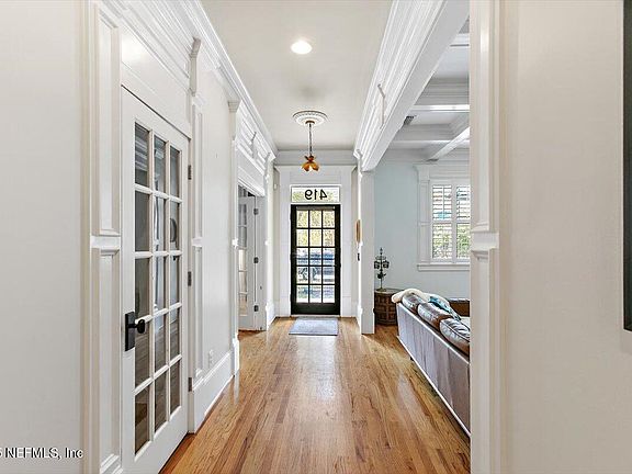 5th image of 419 E 6TH Street