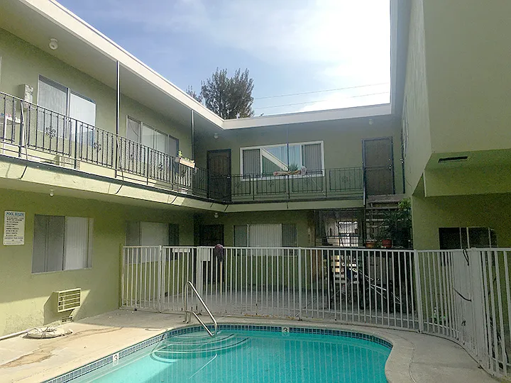 2 bed, 1.5 bath, 800 sqft, $2,500 — Photo 4