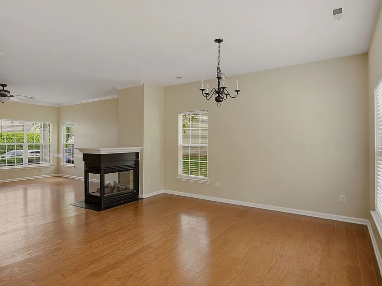 3930 Fountain Village Cir — Photo 10