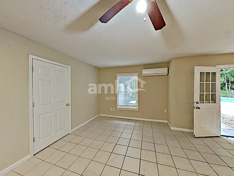 375 Saybrooke Xing — Photo 24